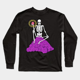 Skeleton on D20 dice mountain - Roleplayer Long Sleeve T-Shirt